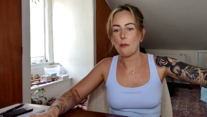 Lena_bee