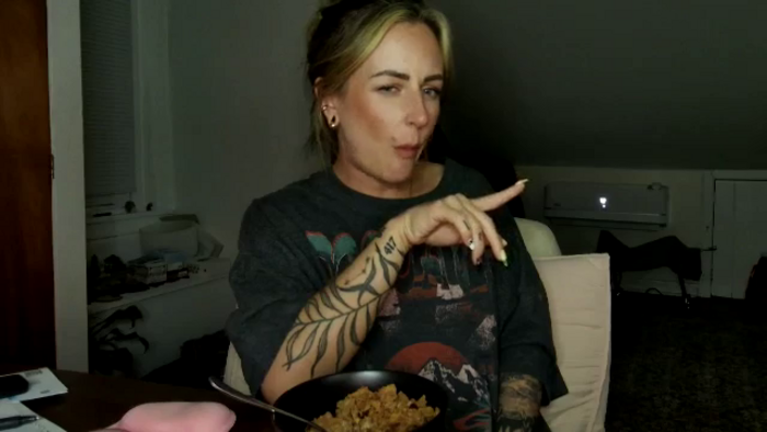 Lena_bee