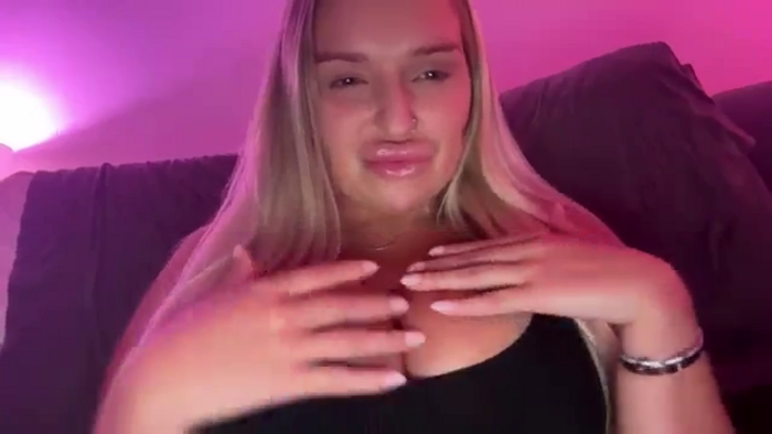 KissMyTitsPls