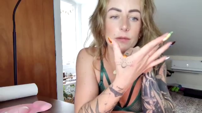 Lena_bee