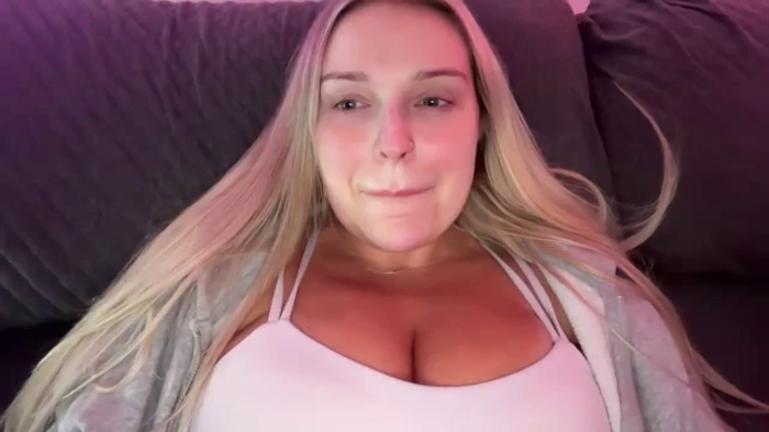 KissMyTitsPls