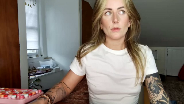 Lena_bee