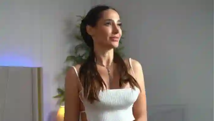 2025/05/10/mfc-myriamfox-17-52-03