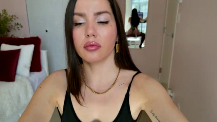BellaBaxter