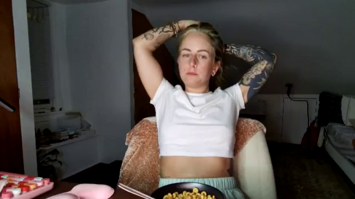 Lena_bee