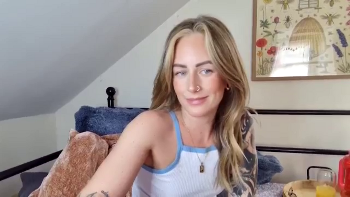 Lena_bee