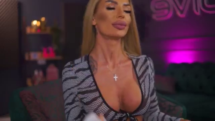 RaquelleVon