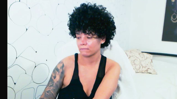 CurlyAnne_