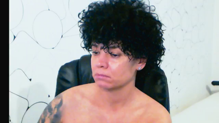 CurlyAnne_