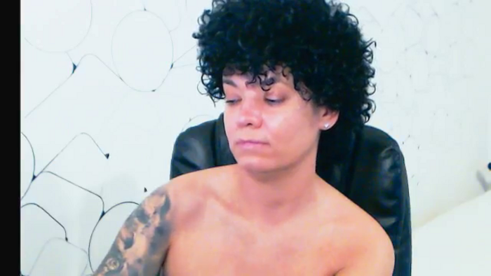 CurlyAnne_