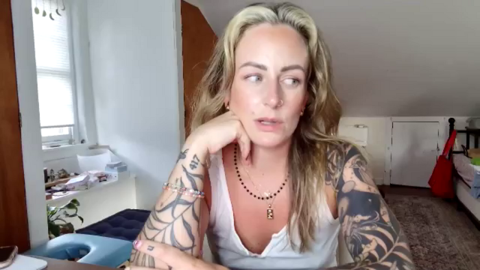 Lena_bee