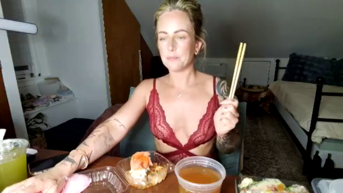Lena_bee