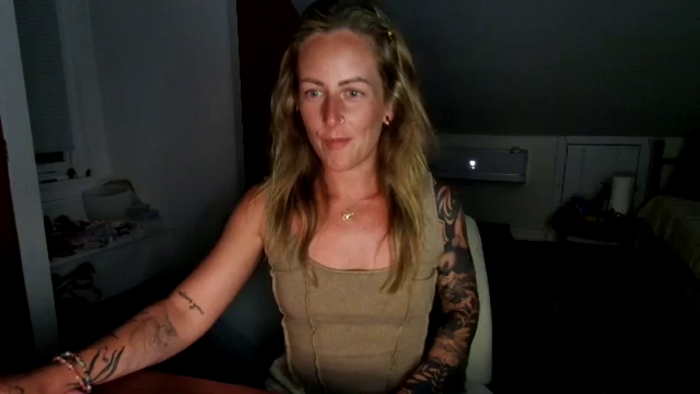 Lena_bee