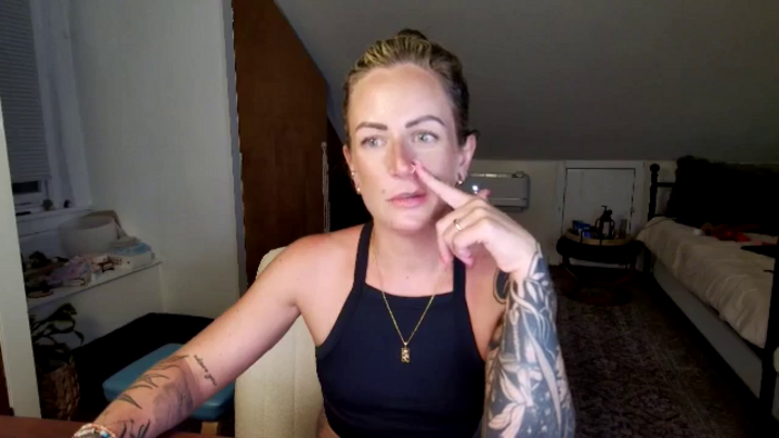 Lena_bee