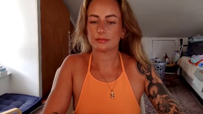Lena_bee