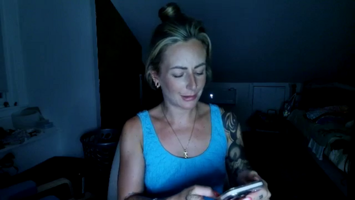 Lena_bee