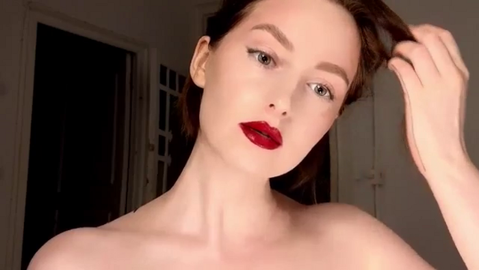 Red_Lips_Girl
