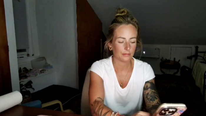 Lena_bee