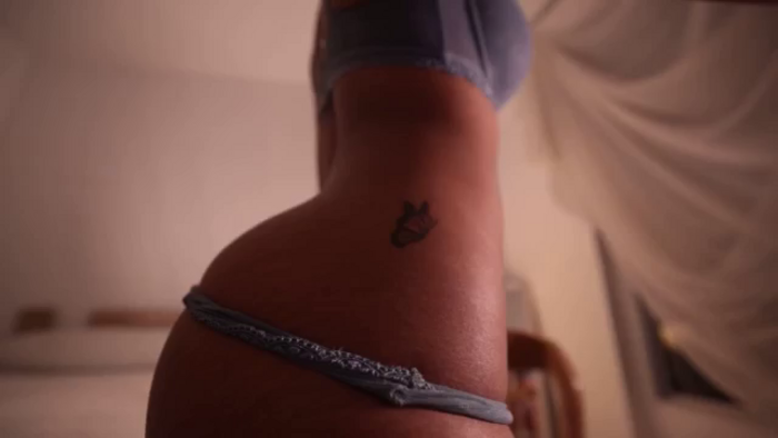 Gia_curly