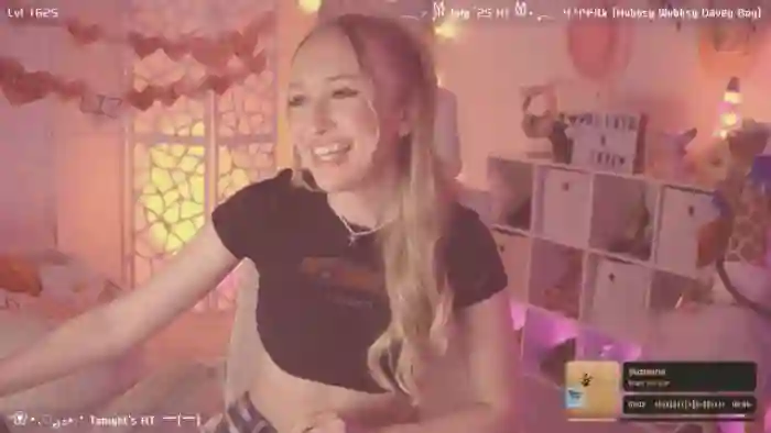 2025/08/01/mfc-oliviaxfaye-04-50-17