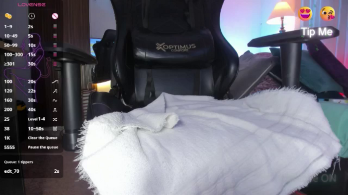Laura_hills18