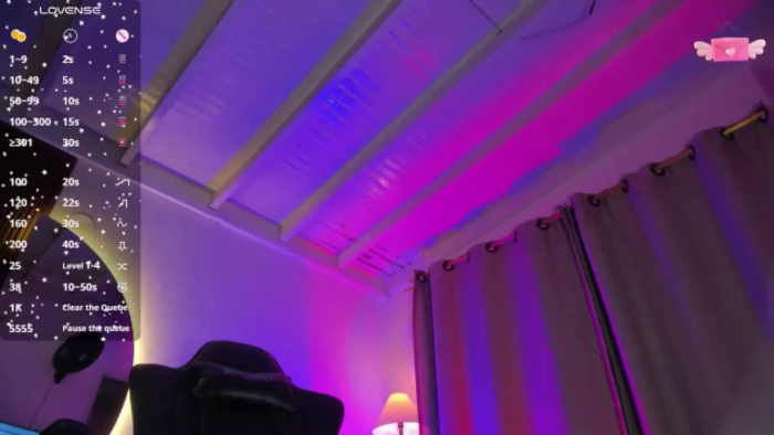 Laura_hills18