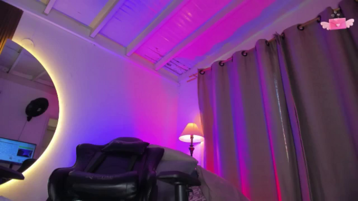 Laura_hills18