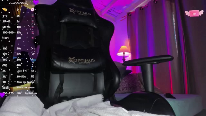 Laura_hills18