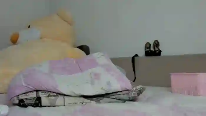 2025/08/15/mfc-wow_blonde_-12-50-36