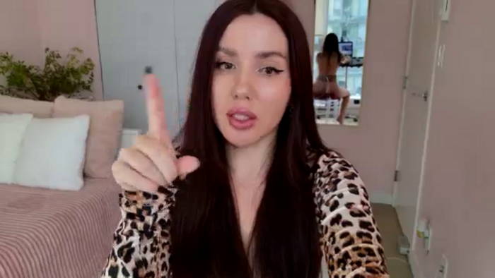 BellaBaxter