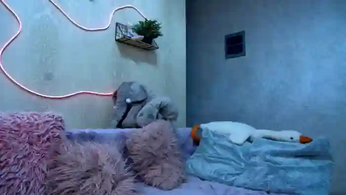 2025/08/24/mfc-misslilie-08-56-53