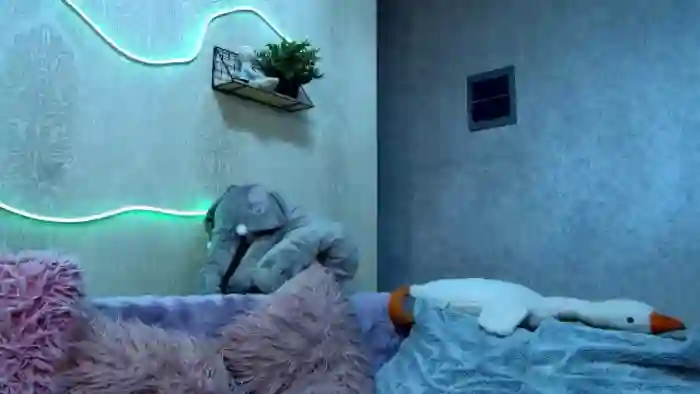 2025/08/24/mfc-misslilie-09-54-30