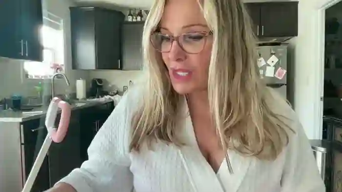 2025/08/25/mfc-milf_goddess-11-55-10