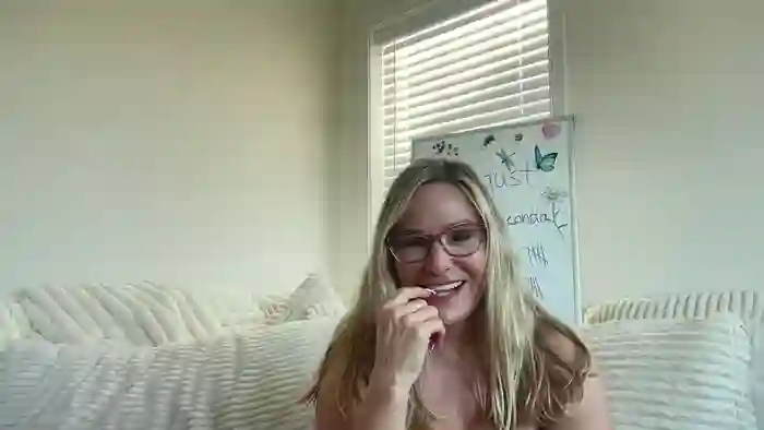 2025/08/25/mfc-milf_goddess-12-47-27