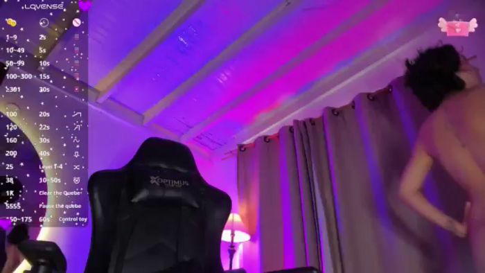 Laura_hills18