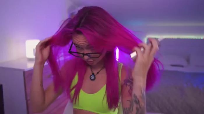 Sarah_Pink