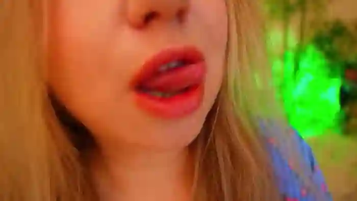 2025/08/28/mfc-queenxxx0-06-34-47