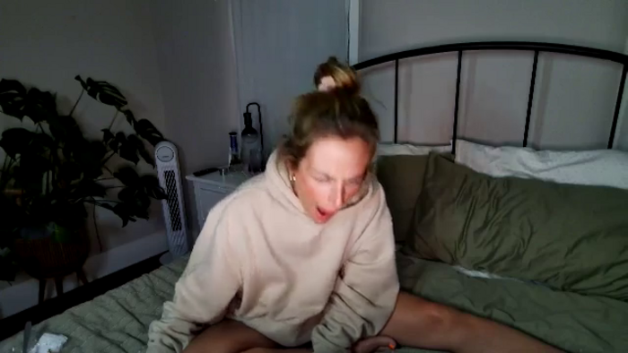 Lena_bee