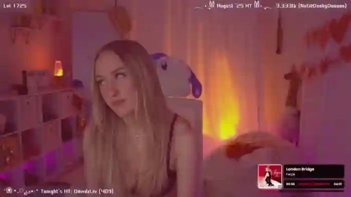 2025/08/29/mfc-oliviaxfaye-04-01-39