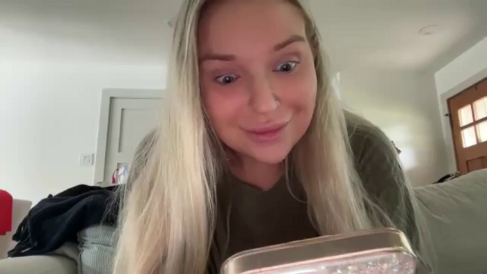 KissMyTitsPls