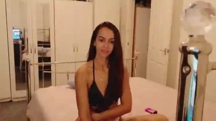 2025/09/10/mfc-karlaolivia-09-34-09