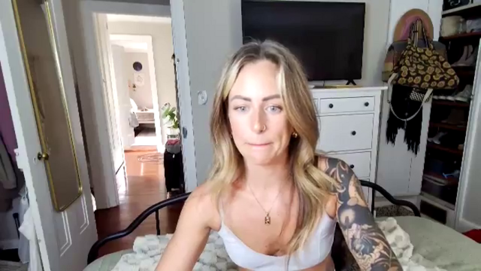 Lena_bee