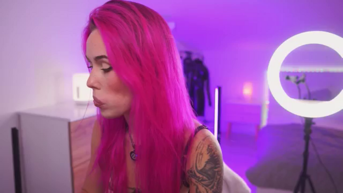 Sarah_Pink