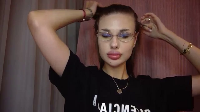Mia_Fride