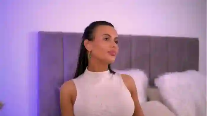 2025/10/05/mfc-anaisbellas-21-00-31