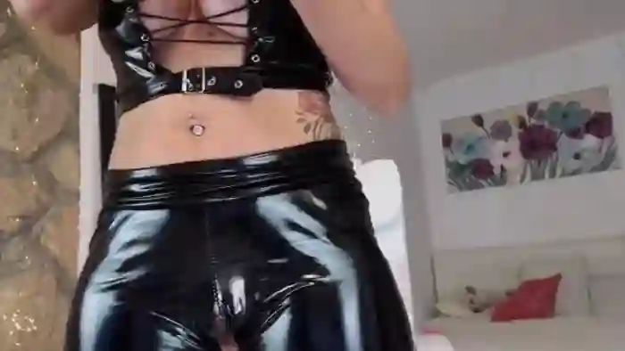 2025/10/10/mfc-annascloset-01-13-49