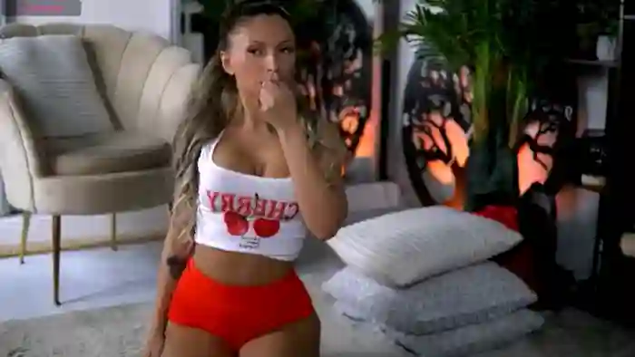 2025/10/11/mfc-vivianestein-20-00-59