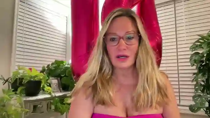 2025/10/12/mfc-milf_goddess-05-11-43