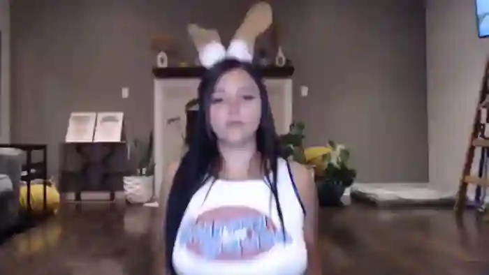 2025/10/12/mfc-vanessawildly-02-41-06
