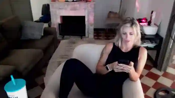 2025/10/13/mfc-its_goddess_b-10-20-23